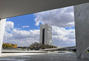 Sede das duas Casas do Poder Legislativo e um dos mais famosos cartões postais do Brasil, o Palácio do Congresso Nacional é composto por duas cúpulas e duas torres de 28 andares, que abrigam a Câmara dos Deputados e o Senado Federal.