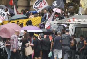 Manifestação pede saída do secretário de Segurança Pública de SP