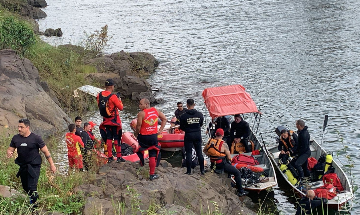 Mergulhadores da Marinha e do Corpo de Bombeiros localizam mais duas vítimas do desabamento de ponte — Agência Gov