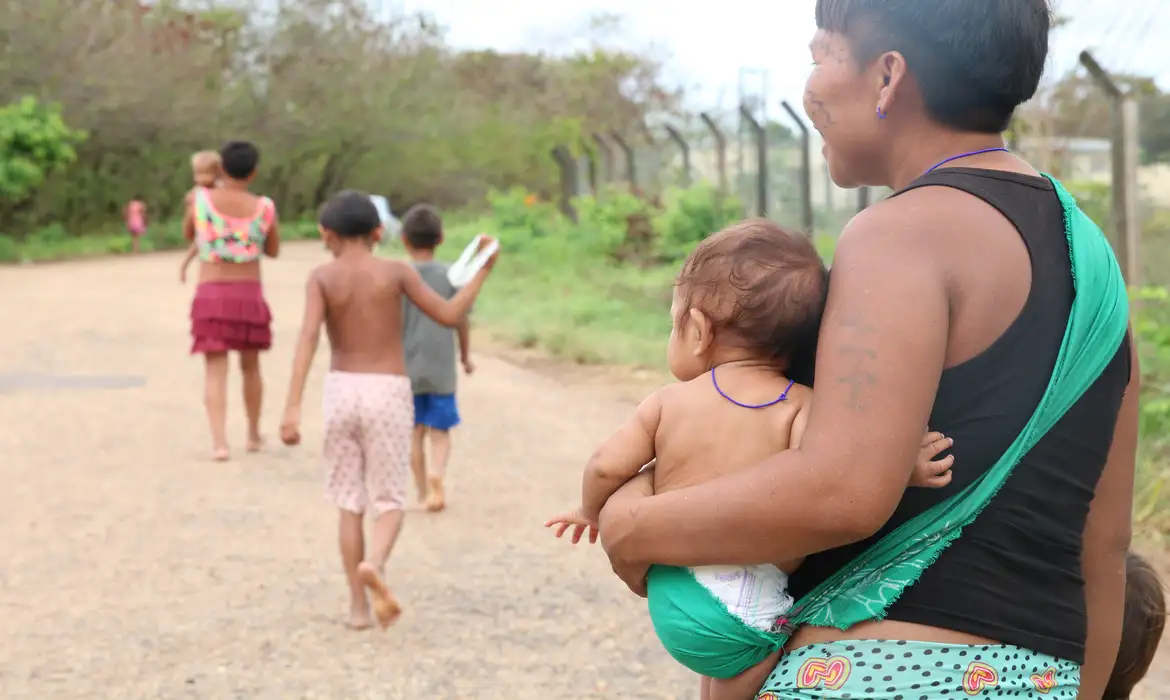 Ministério da Saúde reabre 100% dos serviços no território Yanomami — Agência Gov