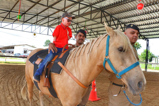 Regimento de Polícia Montada ganha picadeiro coberto para prática de equoterapia