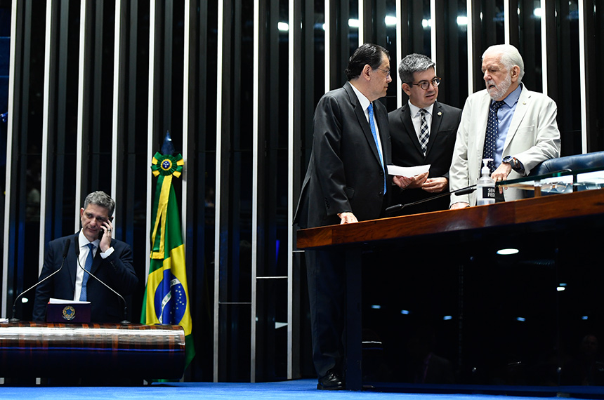 À tribuna, senador Rogério Carvalho (PT-SE).