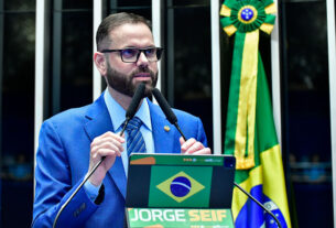 Em discurso, à tribuna, senador Jorge Seif (PL-SC).