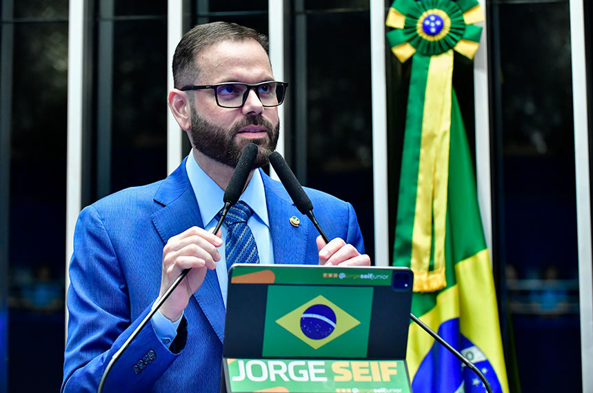 Em discurso, à tribuna, senador Jorge Seif (PL-SC).