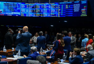 Painel eletrônico de votação.