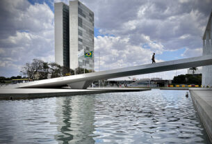 Sede das duas Casas do Poder Legislativo e um dos mais famosos cartões postais do Brasil, o Palácio do Congresso Nacional é composto por duas cúpulas e duas torres de 28 andares, que abrigam a Câmara dos Deputados e o Senado Federal.