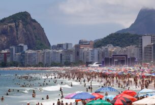 Sol movimenta praias do Rio, e noite de Réveillon não deve ter chuva