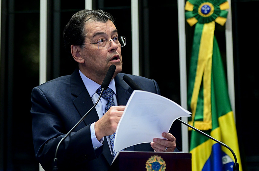 Em discurso, à tribuna, senador Eduardo Braga (MDB-AM).