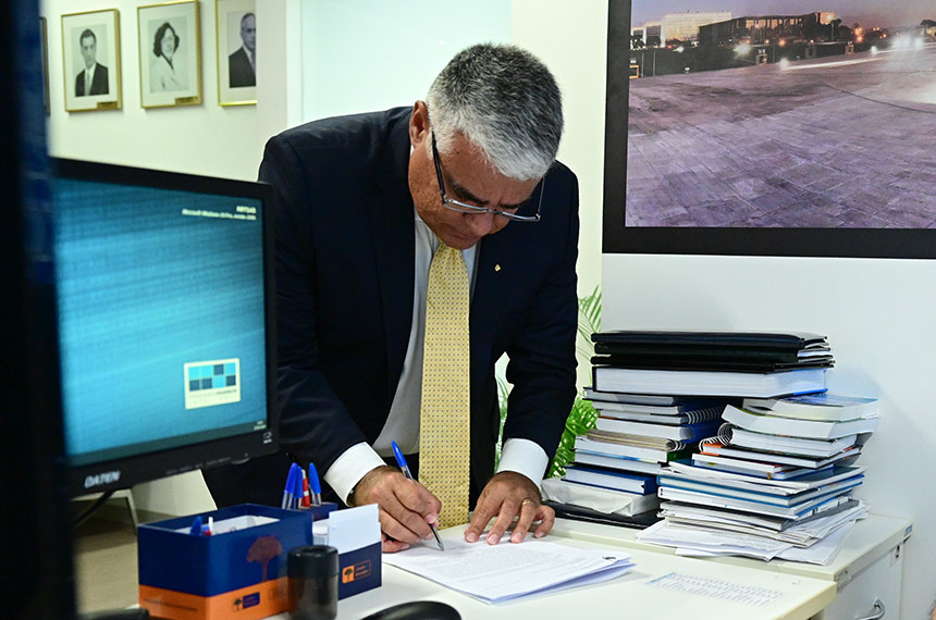 Eduardo Girão, Marcos Pontes e Marcos do Val oficializam candidaturas à Presidência do Senado — Senado Notícias