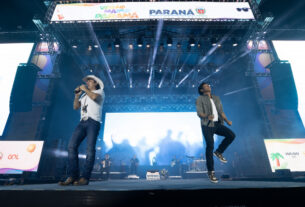 Guilherme & Santiago fazem baile sertanejo para 23 mil pessoas em Pontal do Paraná