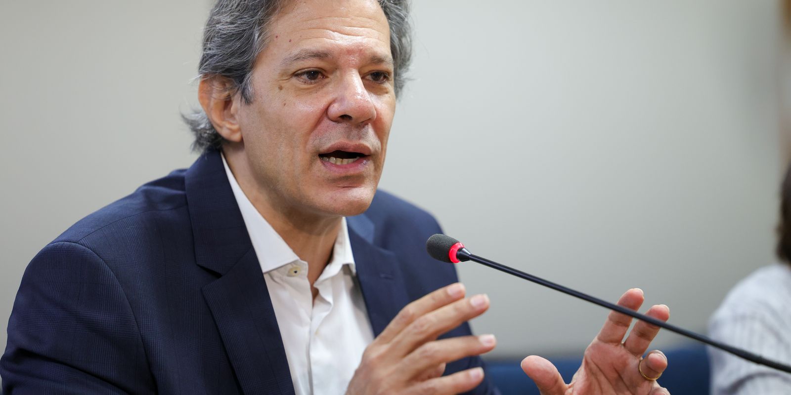 Haddad desmente imposto sobre pet após vídeo falso feito com IA