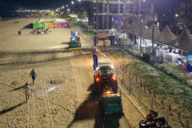 Megaoperação na madrugada garante praias limpas poucas horas após shows do Verão Maior