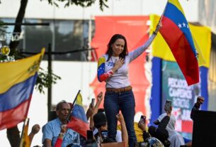 Notícia da prisão de Corina, logo desmentida, tensiona posse de Maduro