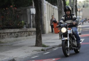 Prefeitura de SP não autoriza 99 a transportar passageiros em motos