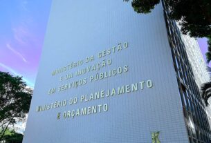 Publicada MP que recompõe salários de servidores federais — Senado Notícias