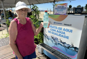 Veranistas já consumiram 10 mil litros de água nos pontos de hidratação da Sanepar no Litoral