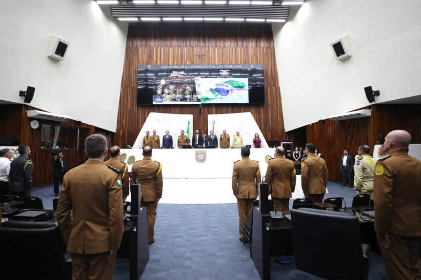 Solenidade ocorreu na tarde desta terça-feira (25), no Plenário da Assembleia Legislativa do Paraná.