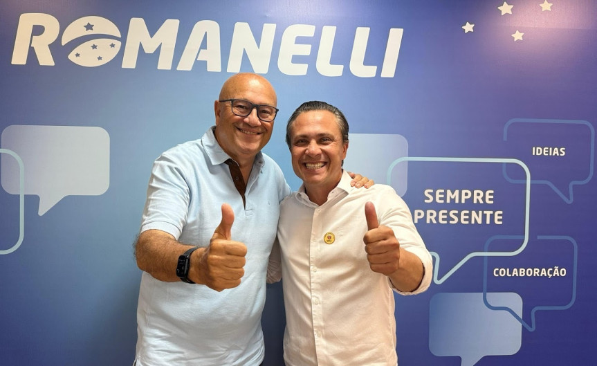 O deputado Luiz Claudio Romanelli (PSD) ao lado do presidente do Cisnorpi e prefeito de Jacarezinho, Marcelo Palhares (PSD).