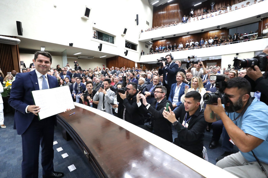 Deputado Alexandre Curi (PSD) toma posse como presidente da Assembleia Legislativa do Paraná.