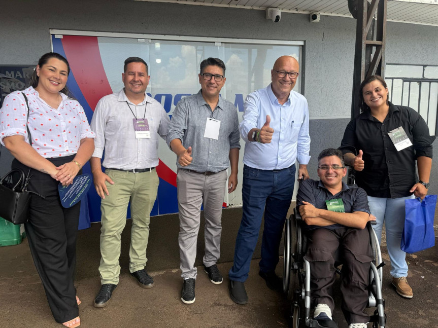 Durante o encontro em Foz do Iguaçu, Romanelli reuniu-se com prefeitos e gestores de diversos municípios.