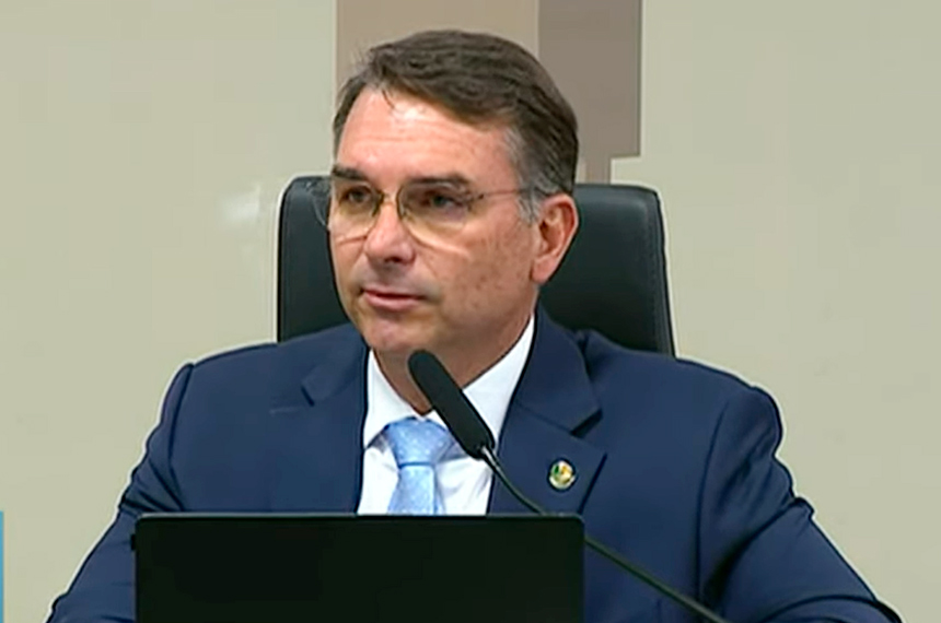 Flávio Bolsonaro é eleito presidente da CSP — Senado Notícias