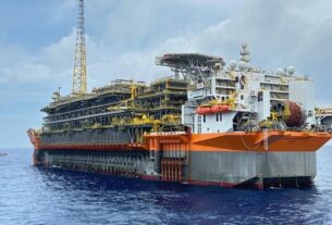 Navio-plataforma de alta capacidade começa a operar no pré-sal