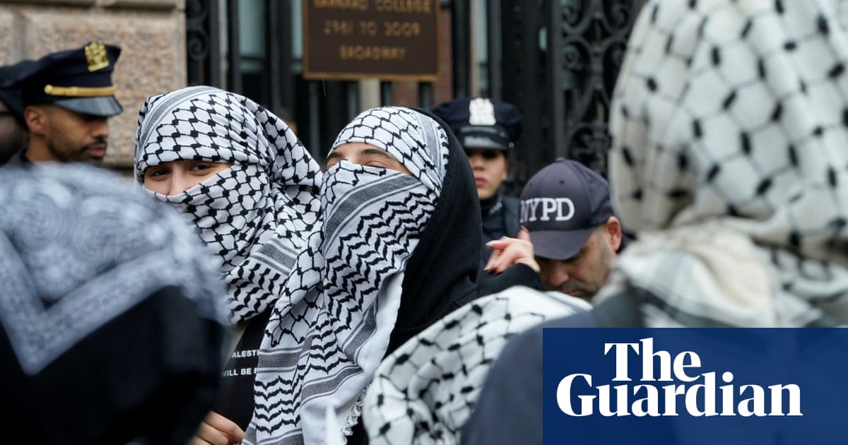 Os estudantes cantam apoio a palestinos no Barnard College Protest em Nova York | Nova Iorque