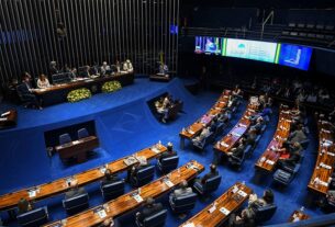 Plenário homenageia 30 anos da Consultoria de Orçamentos do Senado — Senado Notícias