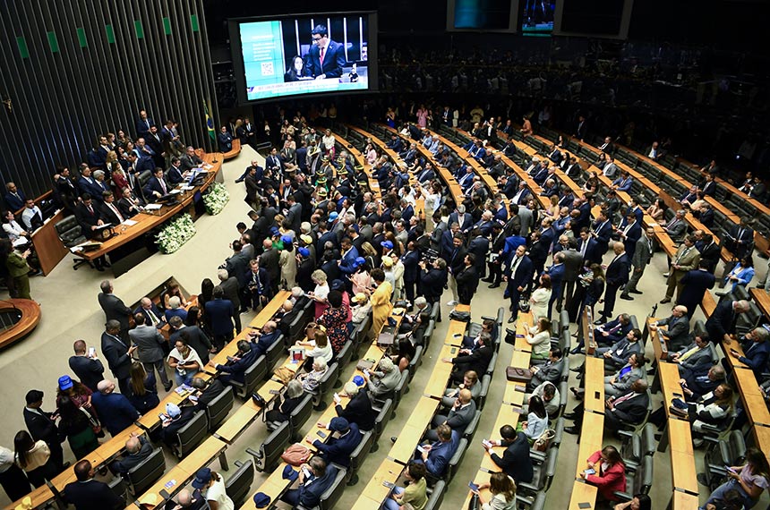 Senadores elencam agenda econômica, segurança pública e PNE como prioridades — Senado Notícias