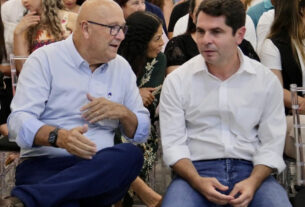 Os deputados Luiz Claudio Romanelli (PSD) e Alexandre Curi, presidente da Assembleia Legislativa Paraná, autores do requerimento.