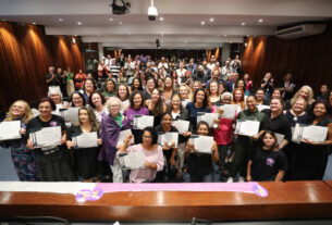 Solenidade ocorreu na noite desta terça-feira (11), no Plenarinho da Assembleia Legislativa do Paraná.