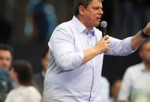 Justiça eleitoral absolve Tarcísio por acusações contra Boulos