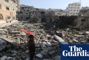 'Um pesadelo se tornou realidade': os palestinos fogem novamente após os ataques de Israel a Gaza | Guerra de Israel-Gaza