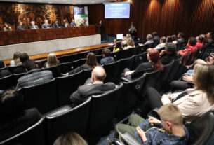 O evento no Plenarinho integrou as ações do Abril Azul, mês de conscientização sobre o autismo.