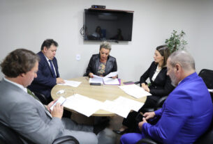 Reunião ocorreu após a sessão plenária desta segunda-feira (28).
