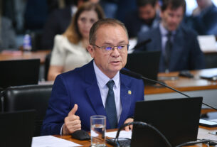 Senador Zequinha Marinho (Podemos-PA) em pronunciamento à bancada.