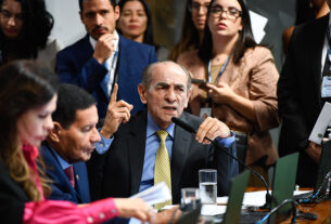 Em pronuciamento, à bancada, senador Marcelo Castro (MDB-PI),