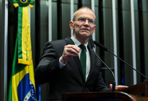 Em discurso, à tribuna, senador Fabiano Contarato (PT-ES).