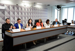 Debatedores defendem maior participação de famílias nas escolas — Senado Notícias