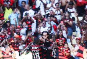 Flamengo sobra e goleia o Corinthians no estádio do Maracanã
