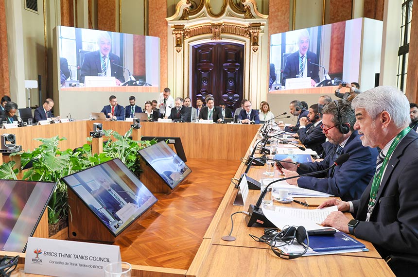 Humberto Costa exalta o Brics em reunião para o Fórum Parlamentar do bloco — Senado Notícias