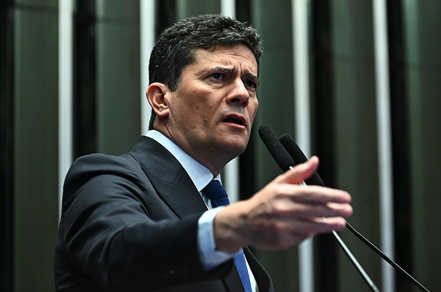 À tribuna, em discurso, senador Sergio Moro (União-PR).
