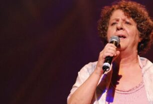 Morre a cantora e compositora Cristina Buarque