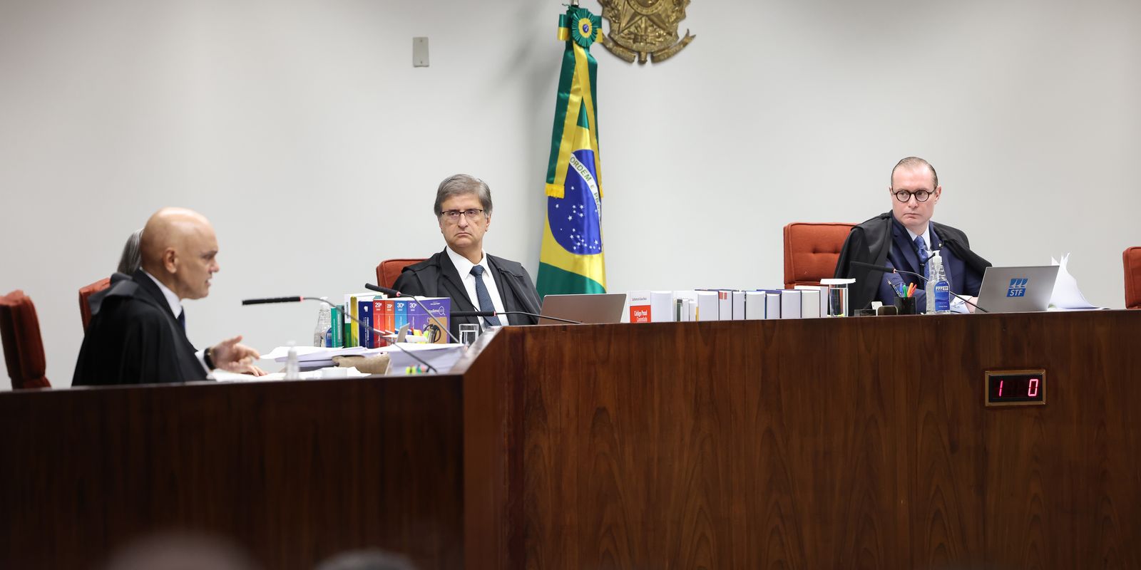 STF decide se mais seis denunciados pela trama golpista viram réus
