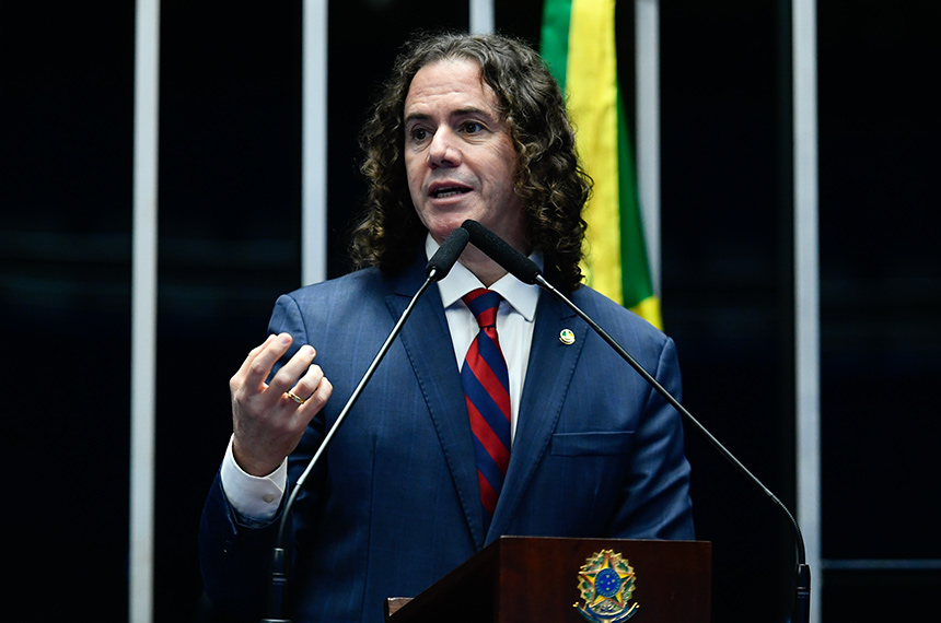 À tribuna, em discurso, senador Veneziano Vital do Rêgo (MDB-PB).