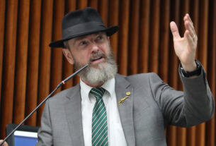 Assembleia Legislativa do Paraná | Notícias > Deputado Tito Barichello (União) projeto que aperfeiçoa Código da Pessoa com TEA