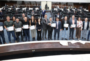Assembleia Legislativa do Paraná | Notícias > Deputado Goura (PDT) homenageia meteorologistas do SIMEPAR e destaca papel essencial da instituição para o Paraná