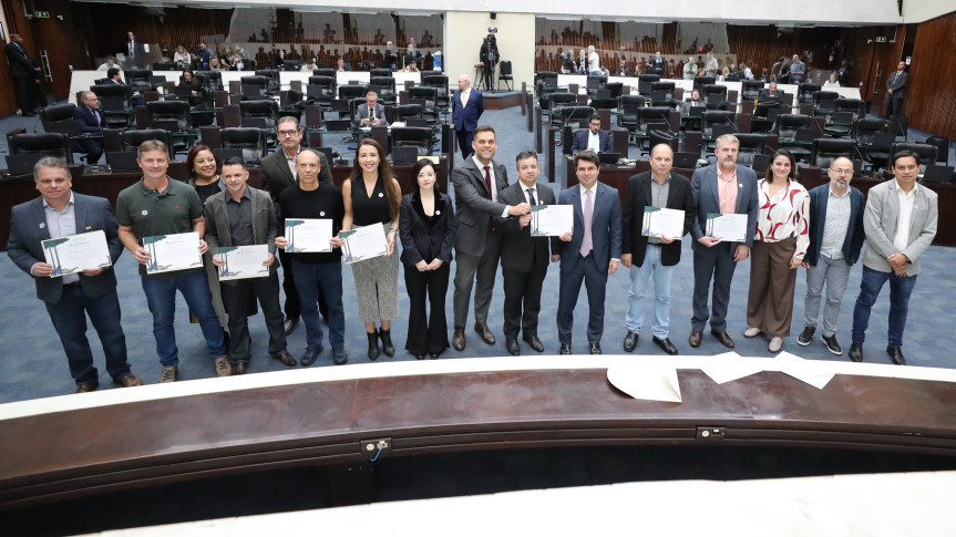 Assembleia Legislativa do Paraná | Notícias > Deputado Goura (PDT) homenageia meteorologistas do SIMEPAR e destaca papel essencial da instituição para o Paraná