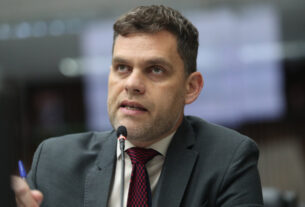 Assembleia Legislativa do Paraná | Notícias > Deputado Goura (PDT) cobra integração com a China e ações contra crise hídrica em audiência das metas fiscais na Alep