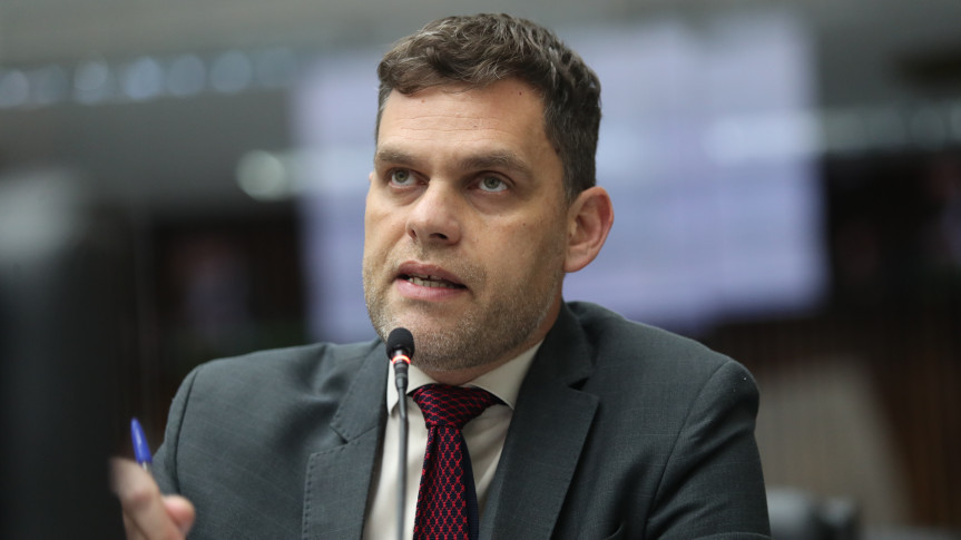 Assembleia Legislativa do Paraná | Notícias > Deputado Goura (PDT) cobra integração com a China e ações contra crise hídrica em audiência das metas fiscais na Alep